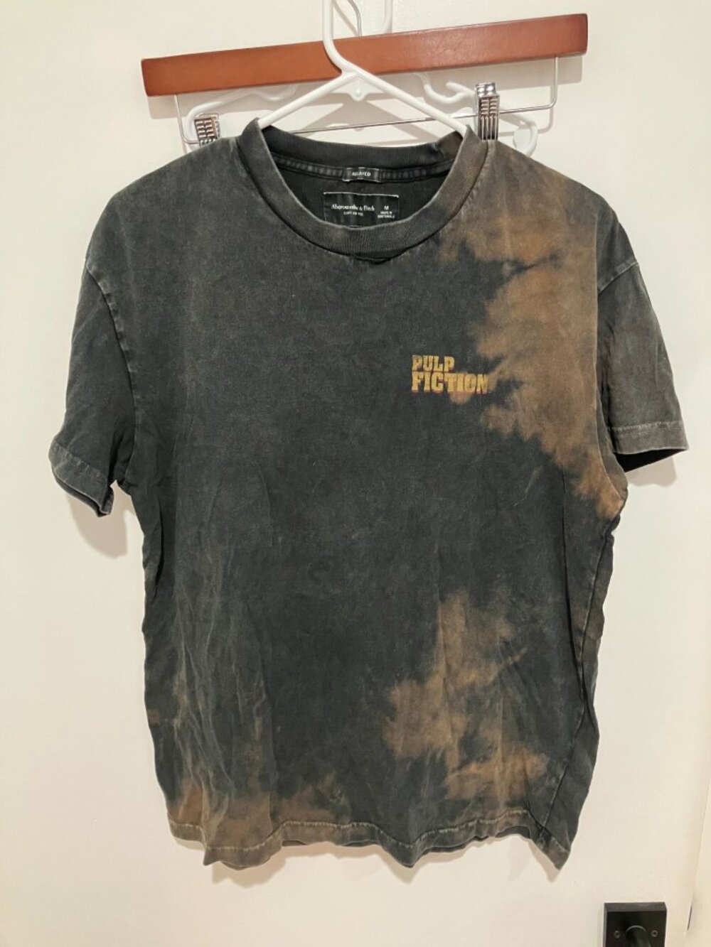 Abercrombie Fitch Pulp Fiction Movie Graphic Tee Shirt Men M Faded Bleach Dye
